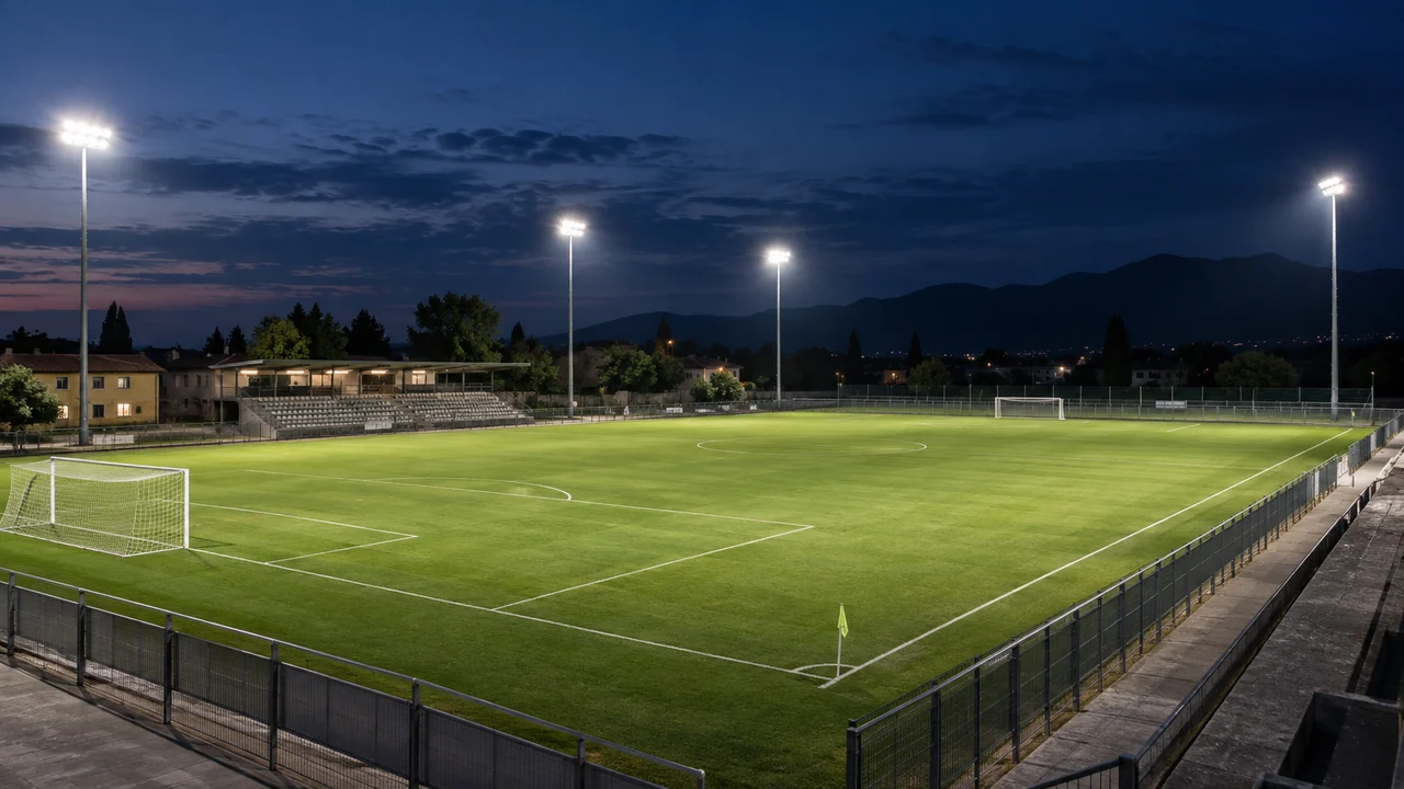 Campo da calcio illuminato da proiettori LED